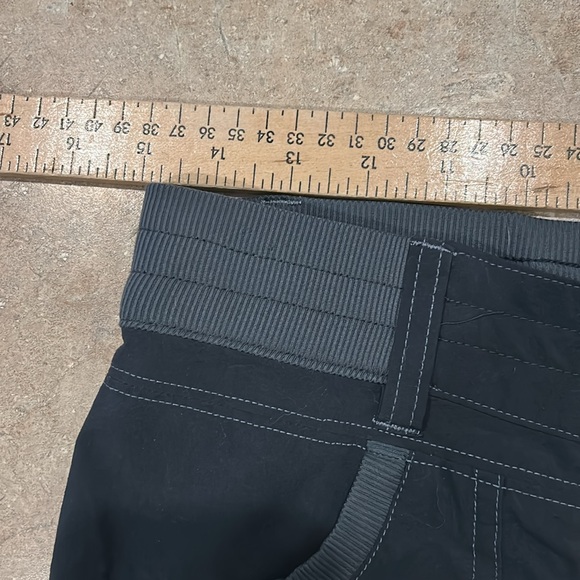 Kuhl size 2 long Grey shorts - Picture 5 of 7